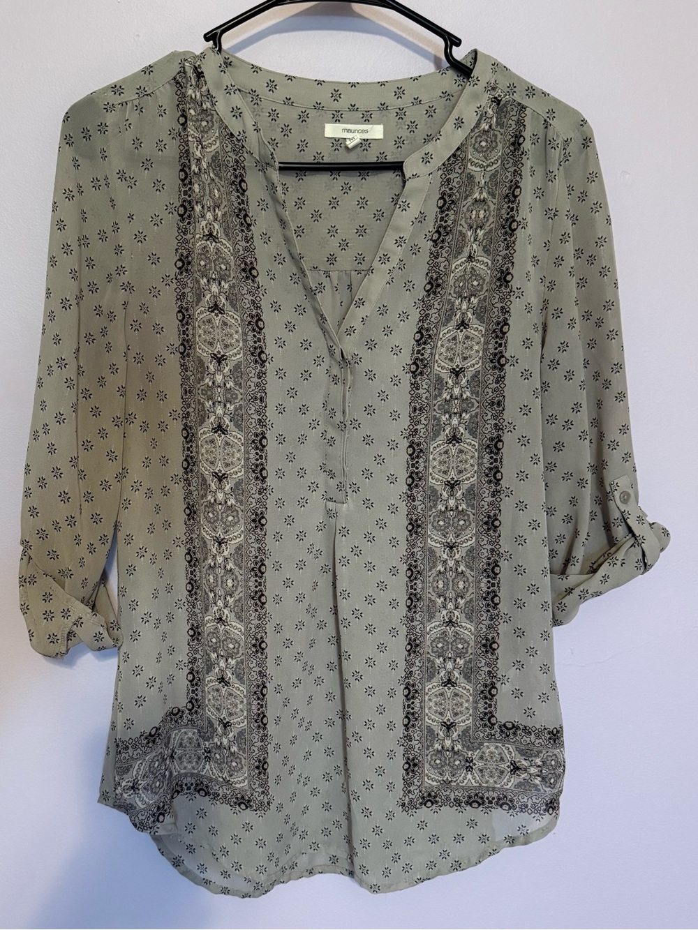Maurices Grey/purple Printed V-Neck top